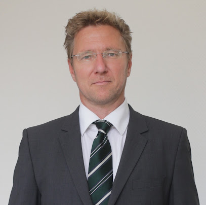 Dr. Christian Schrader