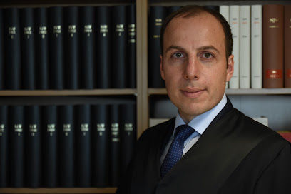 Mustafa Üstün - Fachanwalt für Strafrecht, Verkehrsrecht und Familienrecht
