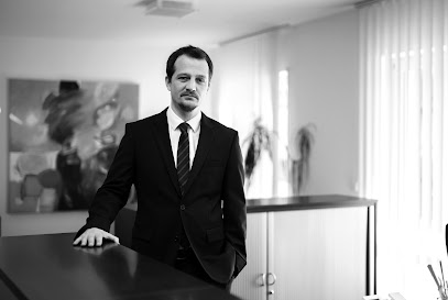 Rechtsanwalt u. Fachanwalt für Strafrecht & Migrationsrecht Wido Fischer